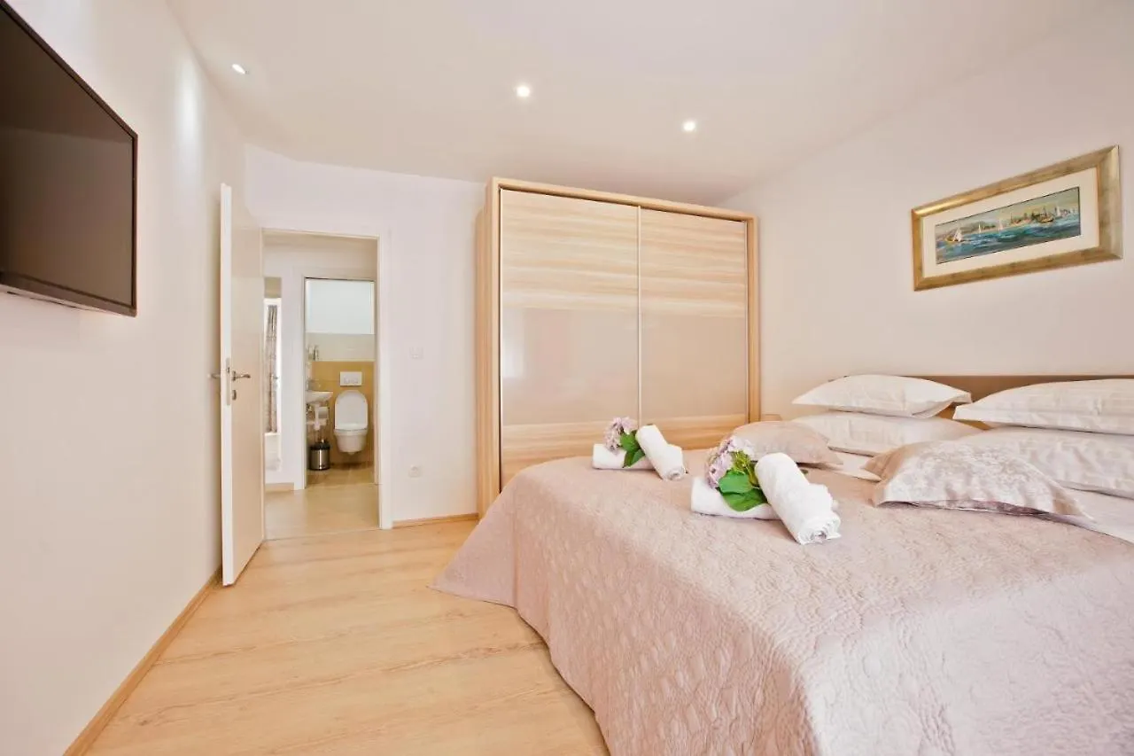 Apartment Satureja Montana Split