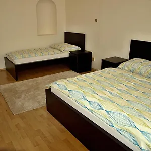 https://apartments-tronicek.praguehotelsweb.com